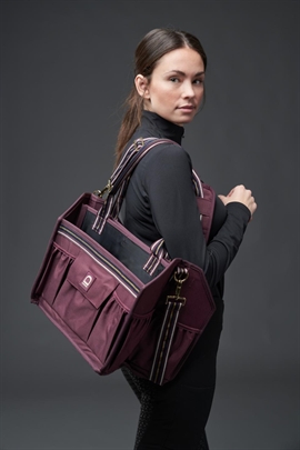 Equipage Grooming Bag - Wine